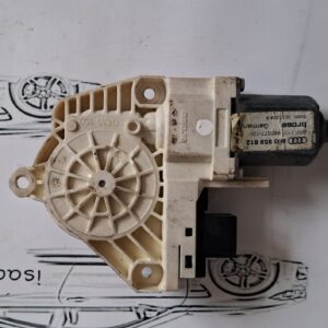 Motor elevalunas Audi A4 berlina (8k2) del año 2010.