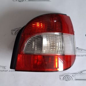 Piloto trasero derecho de Renault Scenic 1.6 del año 2001.