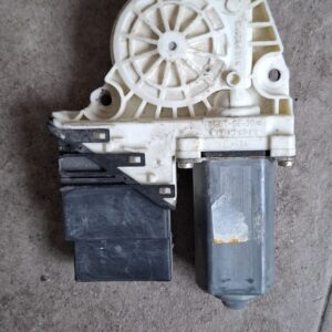 Elevalunas trasero derecho de Volkswagen Golf IV berlina