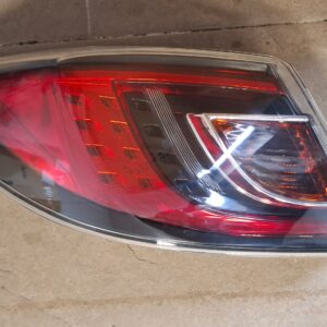 Piloto trasero izquierdo de Mazda 6